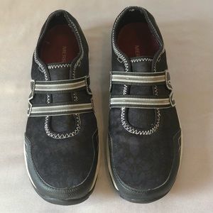 Merrell Women’s Black Wild Dove Comfort SlipOn Shoes Size 8.5
